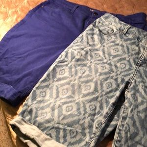 Chico’s So Slimming Girlfriend shorts Size 2